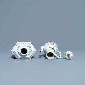 Four Chinese famille rose teapots, three bowls and a caddy, 19/20th C. — 照片 13