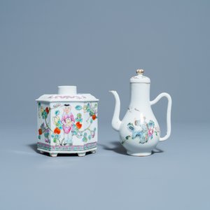 Four Chinese famille rose teapots, three bowls and a caddy, 19/20th C. — 照片 9