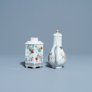 Four Chinese famille rose teapots, three bowls and a caddy, 19/20th C. — 照片 10