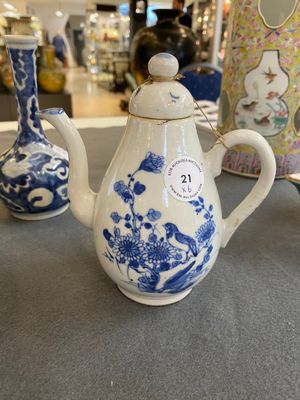 Four Chinese famille rose vases, a bat-shaped bowl and a covered jug, 19th C. — photo 11