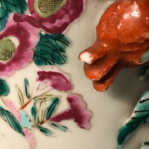 Four Chinese famille rose vases and a jar and cover, 19/20e eeuw — photo 6