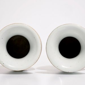 Four Chinese famille rose vases and a qianjiang cai flower pot, 19/20th C. — photo 7