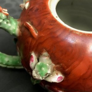 Four Chinese famille rose, verte and Imari-style teapots and a tea caddy, Kangxi and later — 照片 22