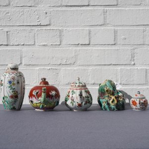 Four Chinese famille rose, verte and Imari-style teapots and a tea caddy, Kangxi and later — 照片 8
