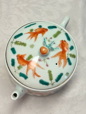 Four Chinese famille rose wares — photo 12