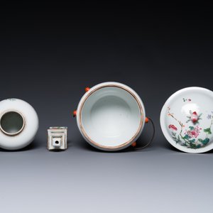 Four Chinese famille rose wares and three with coral-red-ground, 19/20th C. — photo 12