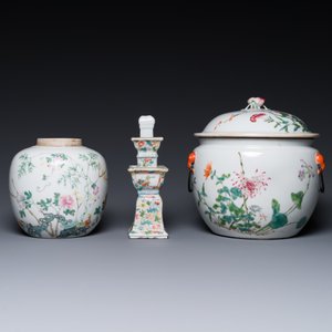 Four Chinese famille rose wares and three with coral-red-ground, 19/20th C. — photo 8