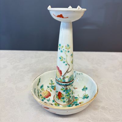 Four Chinese famille rose wares, one with gilt-bronze mounts — foto 7