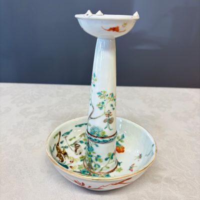 Four Chinese famille rose wares, one with gilt-bronze mounts — foto 8