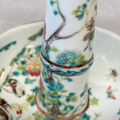 Four Chinese famille rose wares, one with gilt-bronze mounts — foto 11
