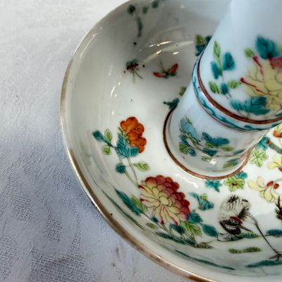 Four Chinese famille rose wares, one with gilt-bronze mounts — foto 14