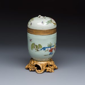 Four Chinese famille rose wares, one with gilt-bronze mounts — foto 12