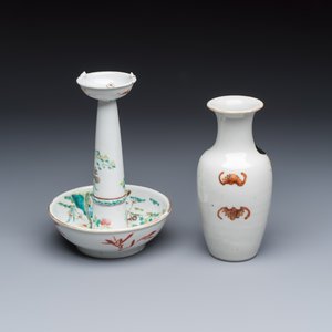 Four Chinese famille rose wares, one with gilt-bronze mounts — foto 4