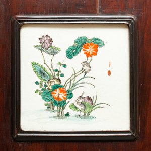 Four Chinese famille verte plaques in wooden frames, 19th C. — 照片 7