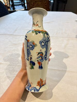 Four Chinese famille verte vases, a jar and a bowl, 19th C. — 照片 16