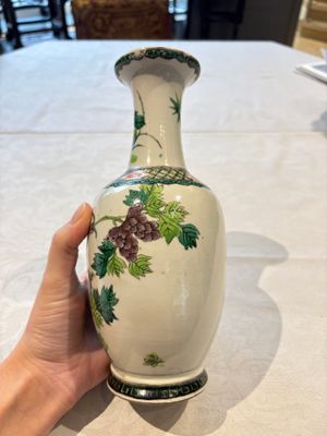Four Chinese famille verte vases, a jar and a bowl, 19th C. — 照片 21