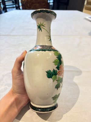 Four Chinese famille verte vases, a jar and a bowl, 19th C. — 照片 22