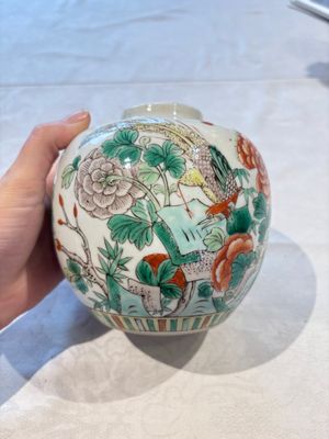 Four Chinese famille verte vases, a jar and a bowl, 19th C. — 照片 25