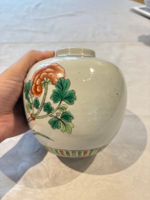 Four Chinese famille verte vases, a jar and a bowl, 19th C. — 照片 27