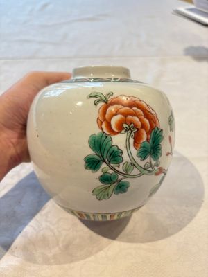 Four Chinese famille verte vases, a jar and a bowl, 19th C. — 照片 28