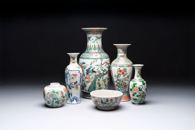 Four Chinese famille verte vases, a jar and a bowl, 19th C.