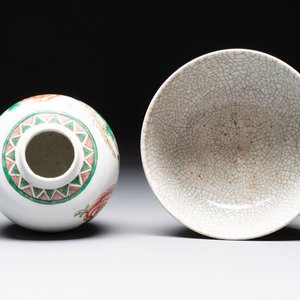 Four Chinese famille verte vases, a jar and a bowl, 19th C. — 照片 18