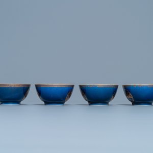 Four Chinese gilt-decorated blue-ground cups and saucers with fine landscapes, Qianlong — photo 5
