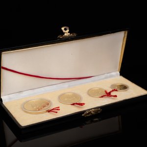 Four Chinese gold coins commemorating archeological discoveries from the Bronze Age, 1981 — 照片 5
