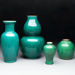 Four Chinese green crackle-glazed vases, 19th C. — photo 2