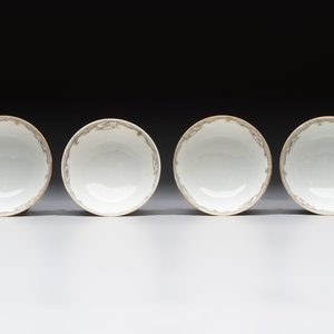 Four Chinese grisaille and gilt-decorated monogrammed cups and saucers, Qianlong, dated 1778 — 照片 8