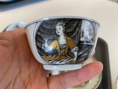 Four Chinese grisaille and iron-red cups and saucers, Yongzheng/Qianlong — photo 11
