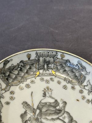 Four Chinese grisaille cups and saucers and a plate with blue-enamelled border, Qianlong — 照片 14