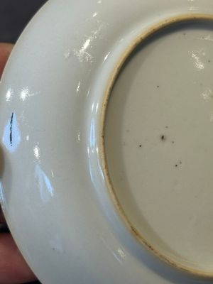 Four Chinese grisaille cups and saucers and a plate with blue-enamelled border, Qianlong — 照片 17