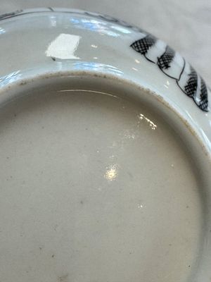 Four Chinese grisaille 'Western subject' cups and nine saucers, Qianlong — photo 15
