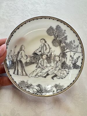 Four Chinese grisaille 'Western subject' cups and nine saucers, Qianlong — photo 16