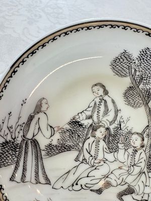 Four Chinese grisaille 'Western subject' cups and nine saucers, Qianlong — photo 18