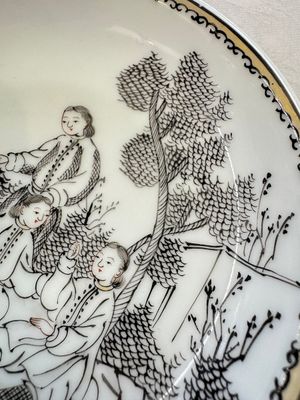 Four Chinese grisaille 'Western subject' cups and nine saucers, Qianlong — photo 23