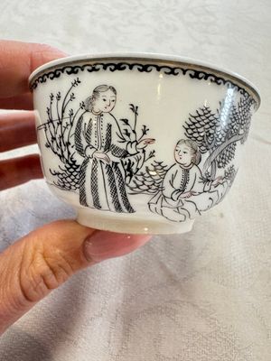 Four Chinese grisaille 'Western subject' cups and nine saucers, Qianlong — photo 5