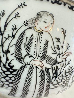 Four Chinese grisaille 'Western subject' cups and nine saucers, Qianlong — photo 7