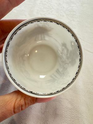 Four Chinese grisaille 'Western subject' cups and nine saucers, Qianlong — photo 8