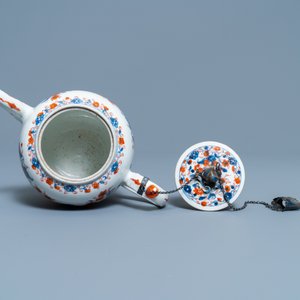 Four Chinese Imari-style plates, a large teapot and six cups and saucers, Kangxi/Qianlong — photo 6