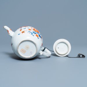 Four Chinese Imari-style plates, a large teapot and six cups and saucers, Kangxi/Qianlong — photo 7