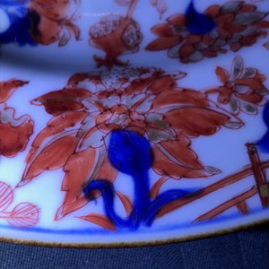 Four Chinese Imari-style plates with raised central roundels, Kangxi — 照片 13
