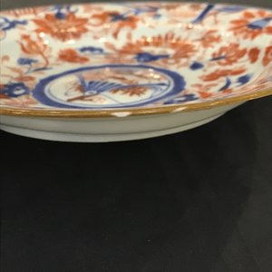 Four Chinese Imari-style plates with raised central roundels, Kangxi — 照片 7