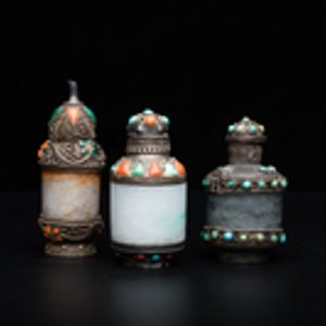 Four Chinese inlaid silver-mounted jade snuff bottles, 19/20th C. — 照片 2