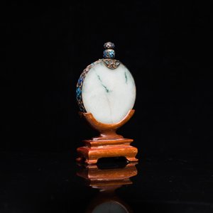 Four Chinese inlaid silver-mounted jade snuff bottles, 19/20th C. — 照片 9