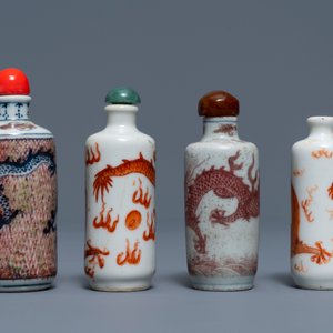 Four Chinese iron- and copper-red porcelain 'dragon' snuff bottles, 19/20th C. — 照片 2