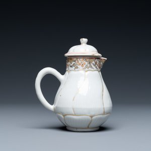 Four Chinese iron-red and gilt cups and saucers and a covered jug, Yongzheng/Qianlong — photo 12