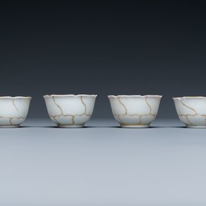 Four Chinese iron-red and gilt cups and saucers and a covered jug, Yongzheng/Qianlong — photo 4