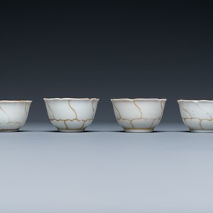 Four Chinese iron-red and gilt cups and saucers and a covered jug, Yongzheng/Qianlong — photo 5